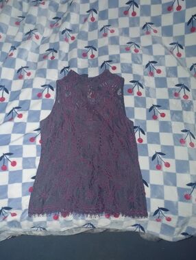 Sleeveless Lace Shell Top in Burgundy
